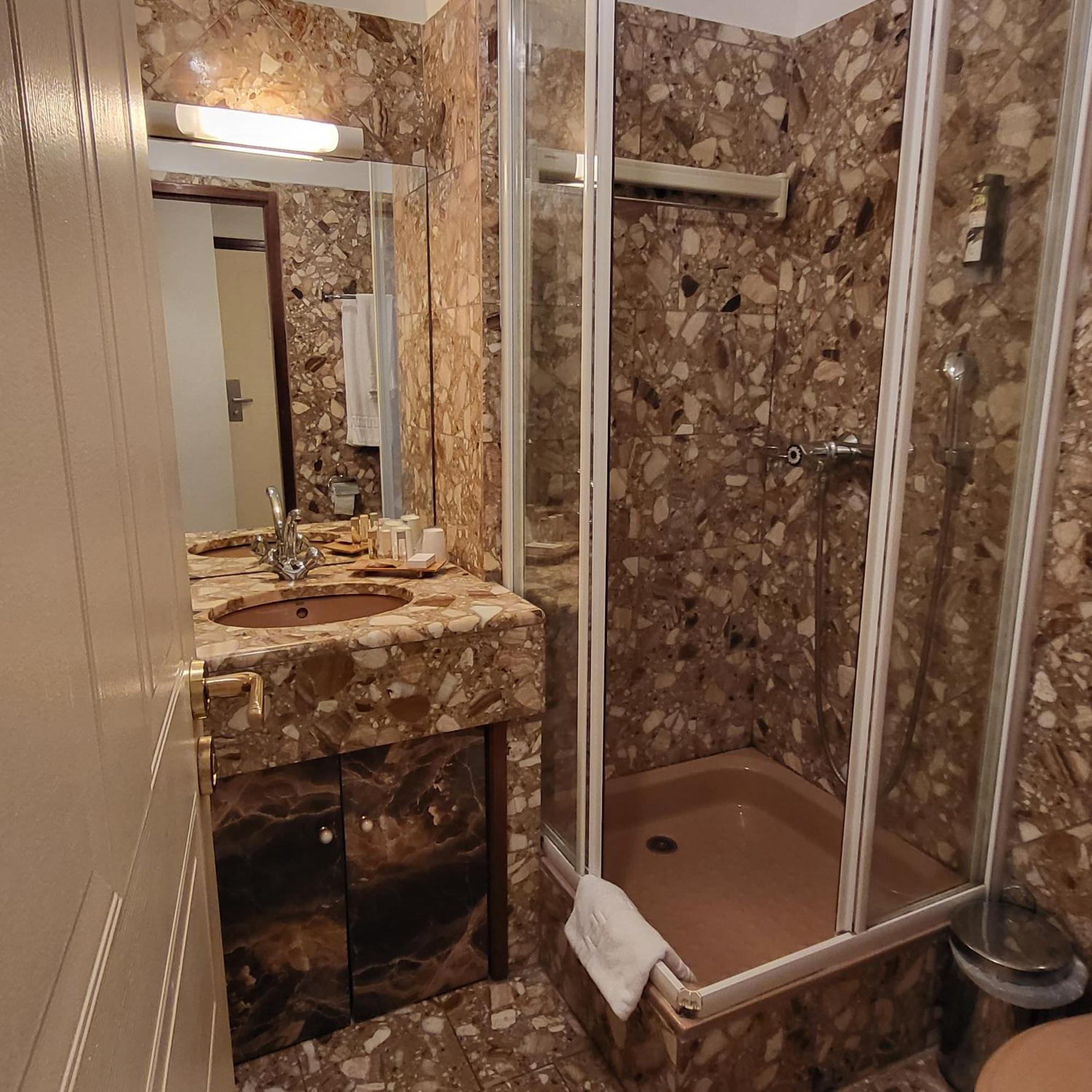 Hotel Amelie Брид ле Бен Екстериор снимка