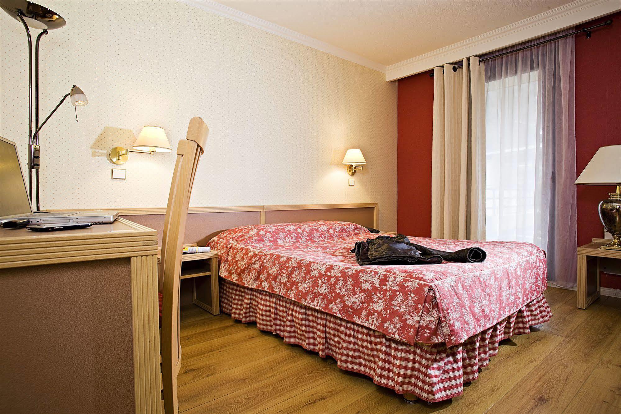 Hotel Amelie Брид ле Бен Екстериор снимка